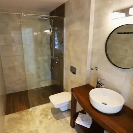 アパートホテル Biala Perla ウストロン