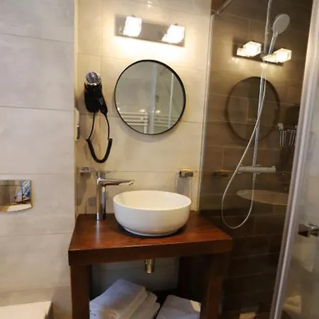 アパートホテル Biala Perla 3*