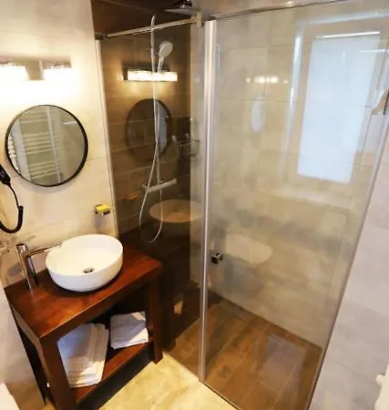 アパートホテル Biala Perla ウストロン